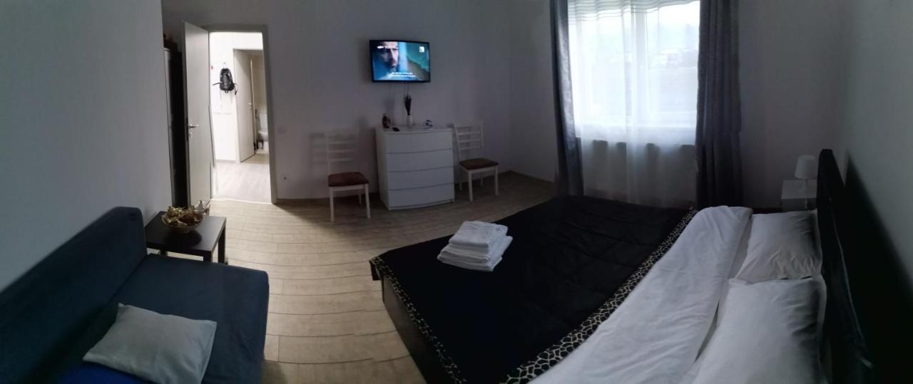 Апартаменты Cazare Apartament Rasnov Экстерьер фото